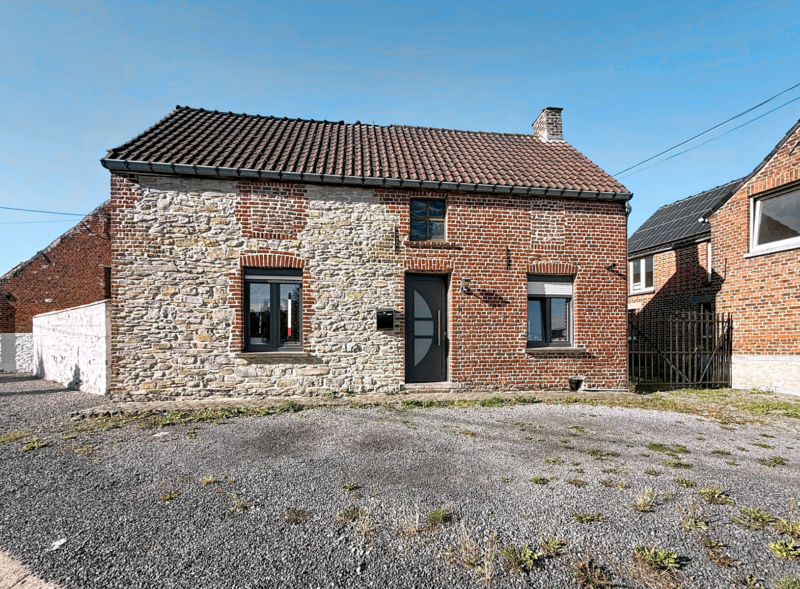 Maison 4 façades avec jardin et garage à rénover 