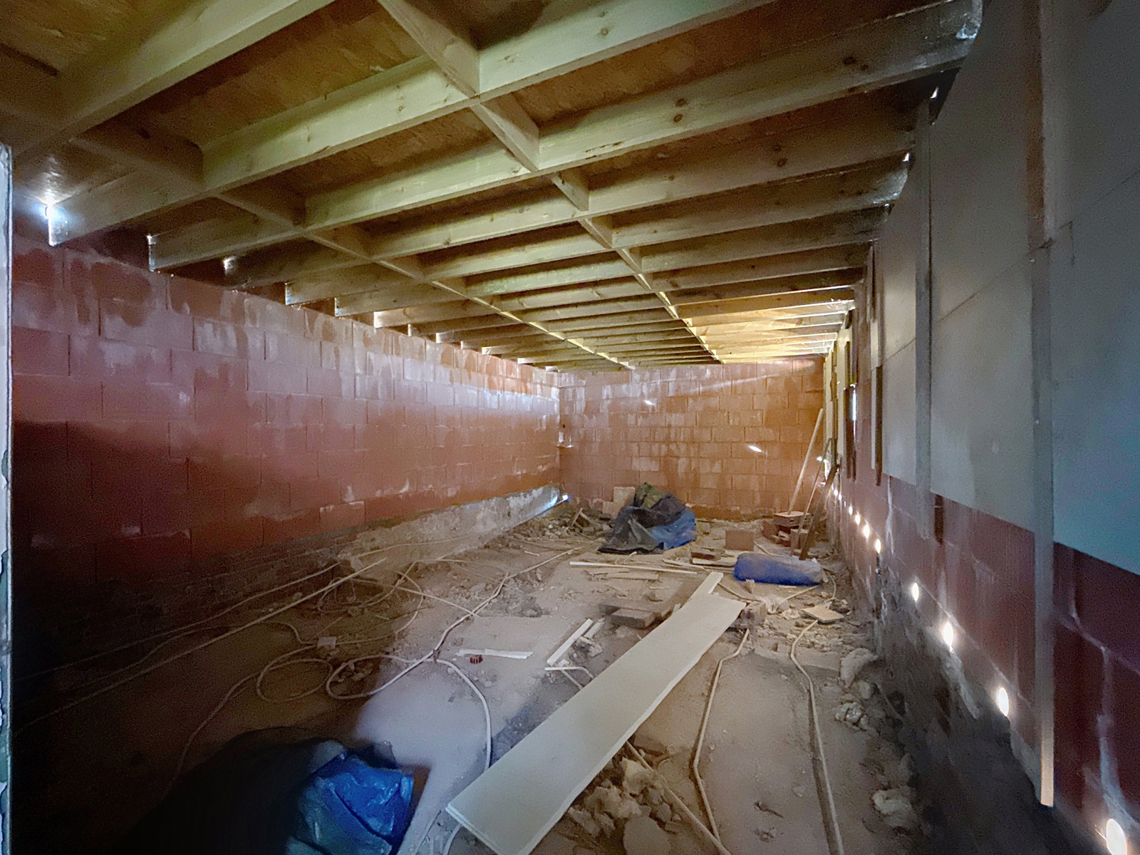 Maison 4 façades avec jardin et garage à rénover 