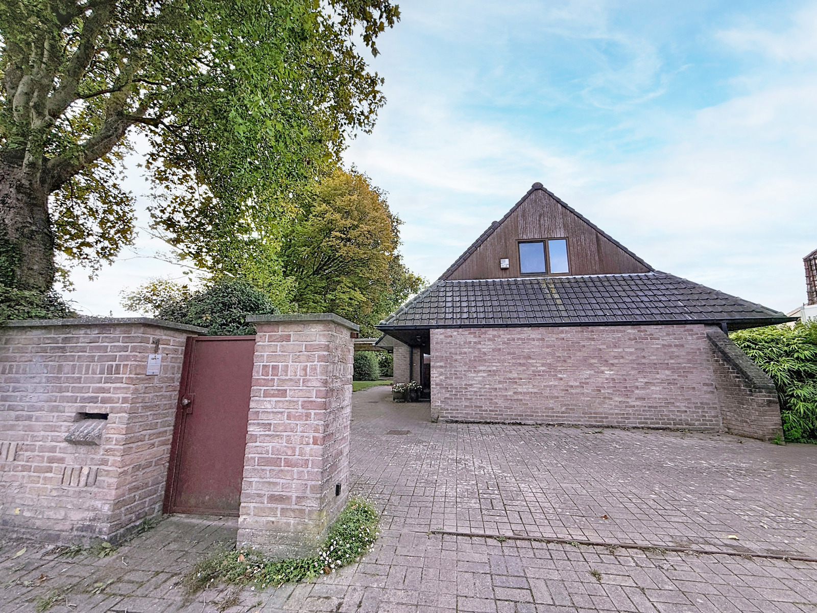 Charmante maison 4 façades sur 1.560 m² – Leers-Nord