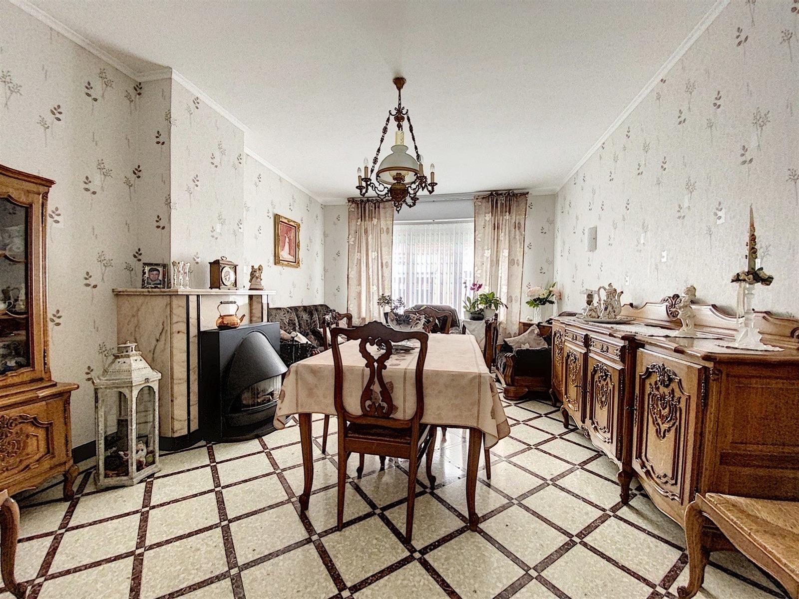 Habitation avec entrepôt proche du centre de Mouscron