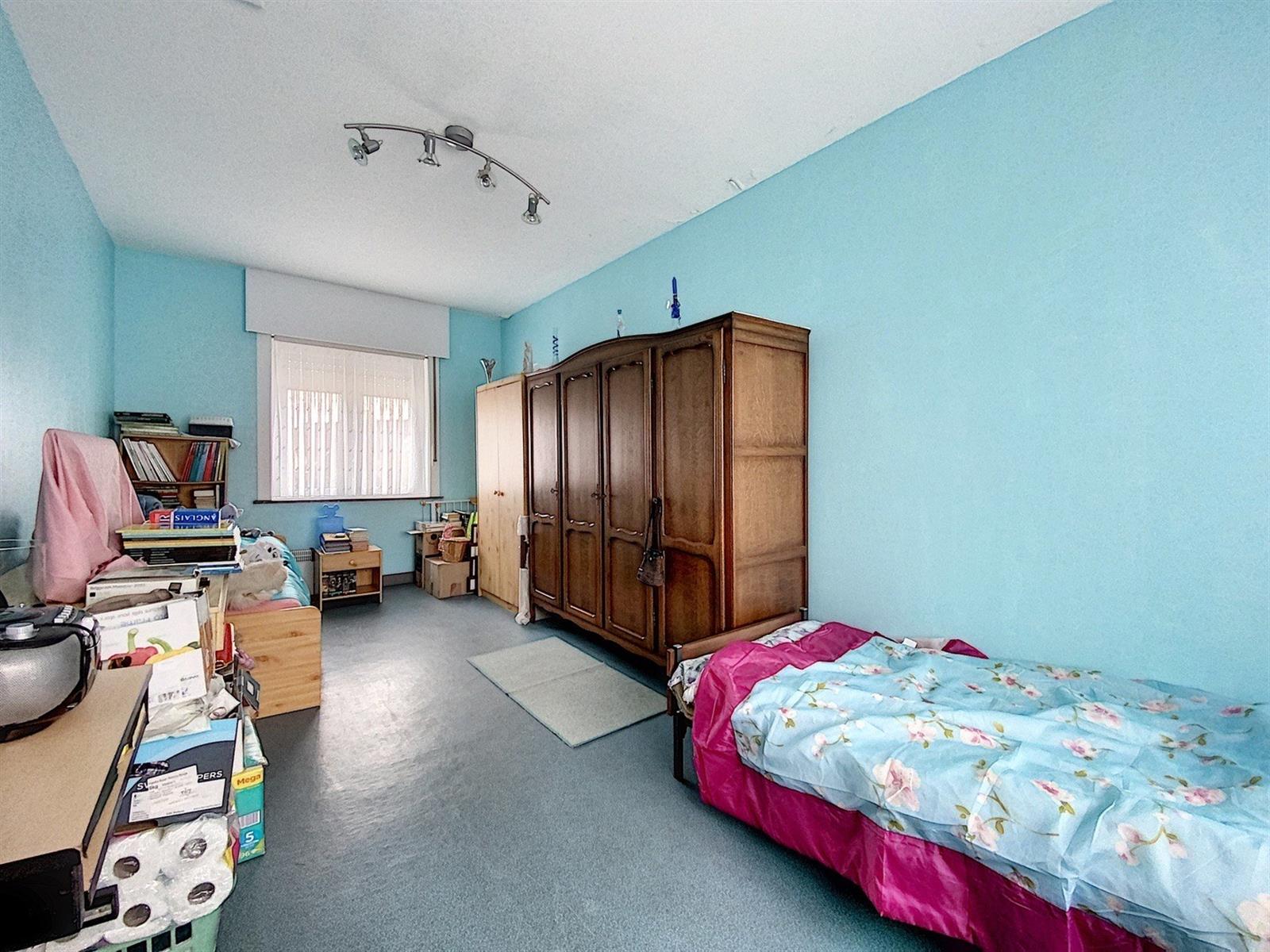 Habitation avec entrepôt proche du centre de Mouscron