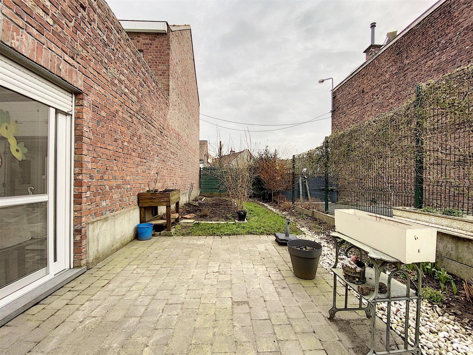 Habitation avec entrepôt proche du centre de Mouscron