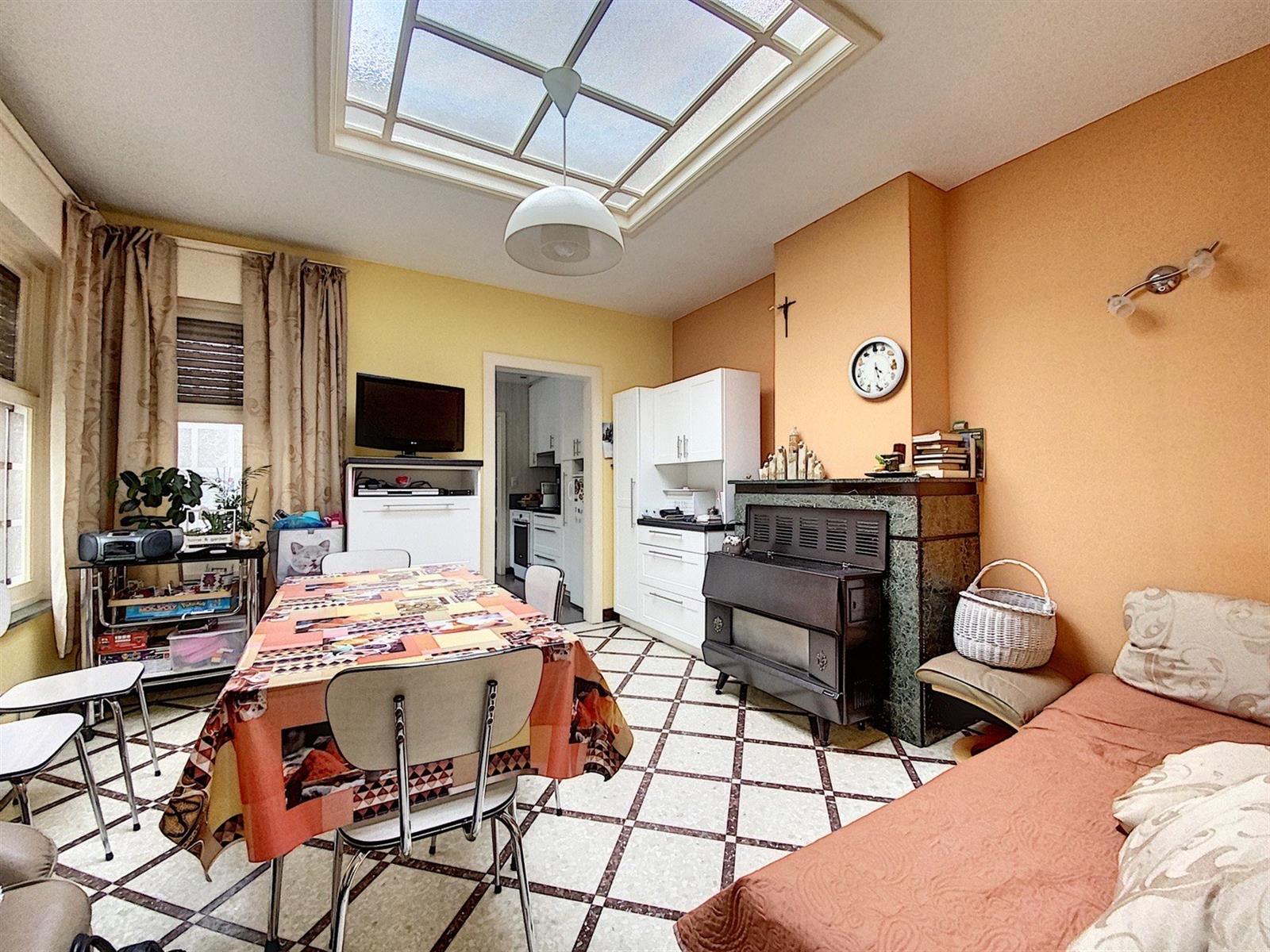 Habitation avec entrepôt proche du centre de Mouscron