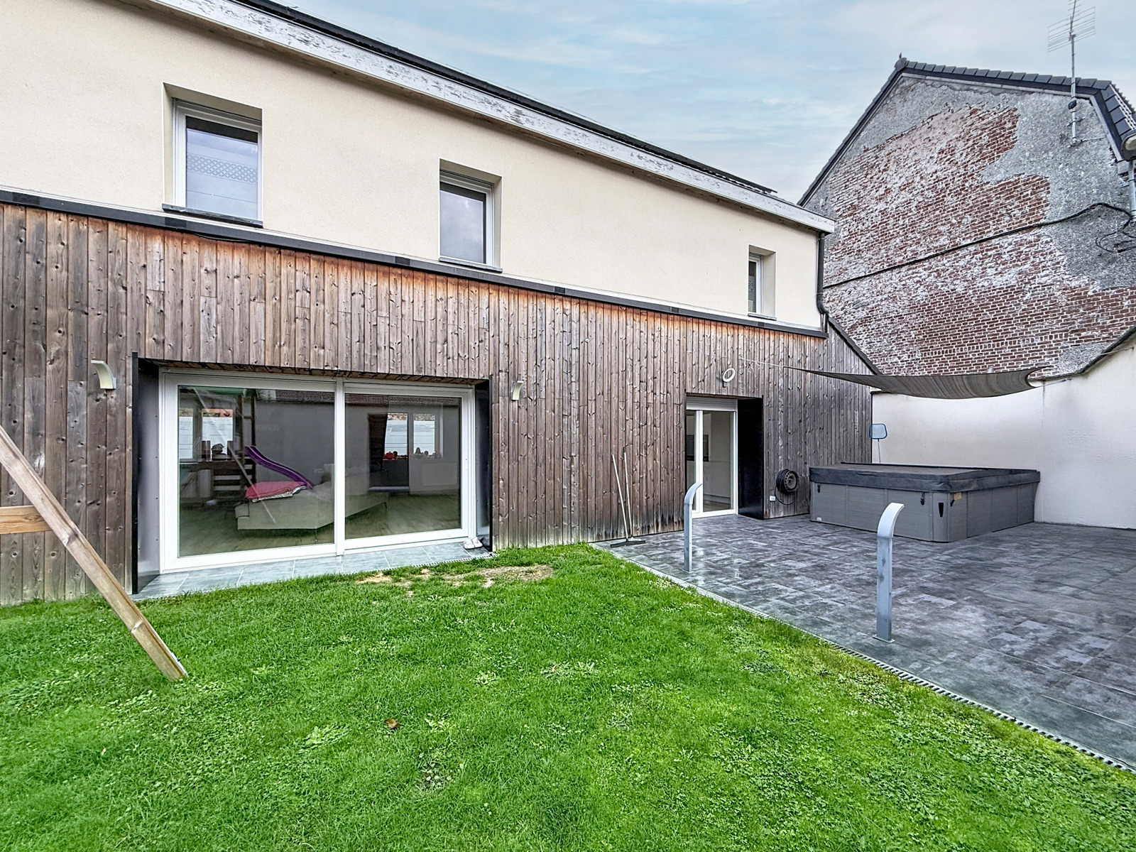 Maison entièrement rénovée au coeur du village de Leers Nord