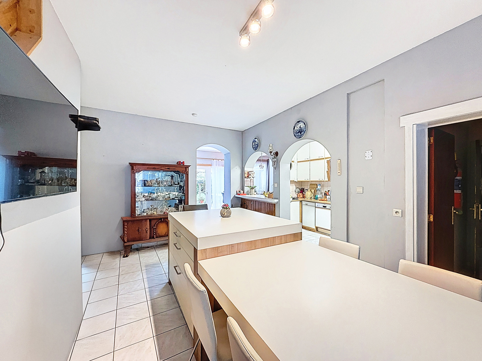 Spacieuse maison - 245 m² habitable avec garage et jardin