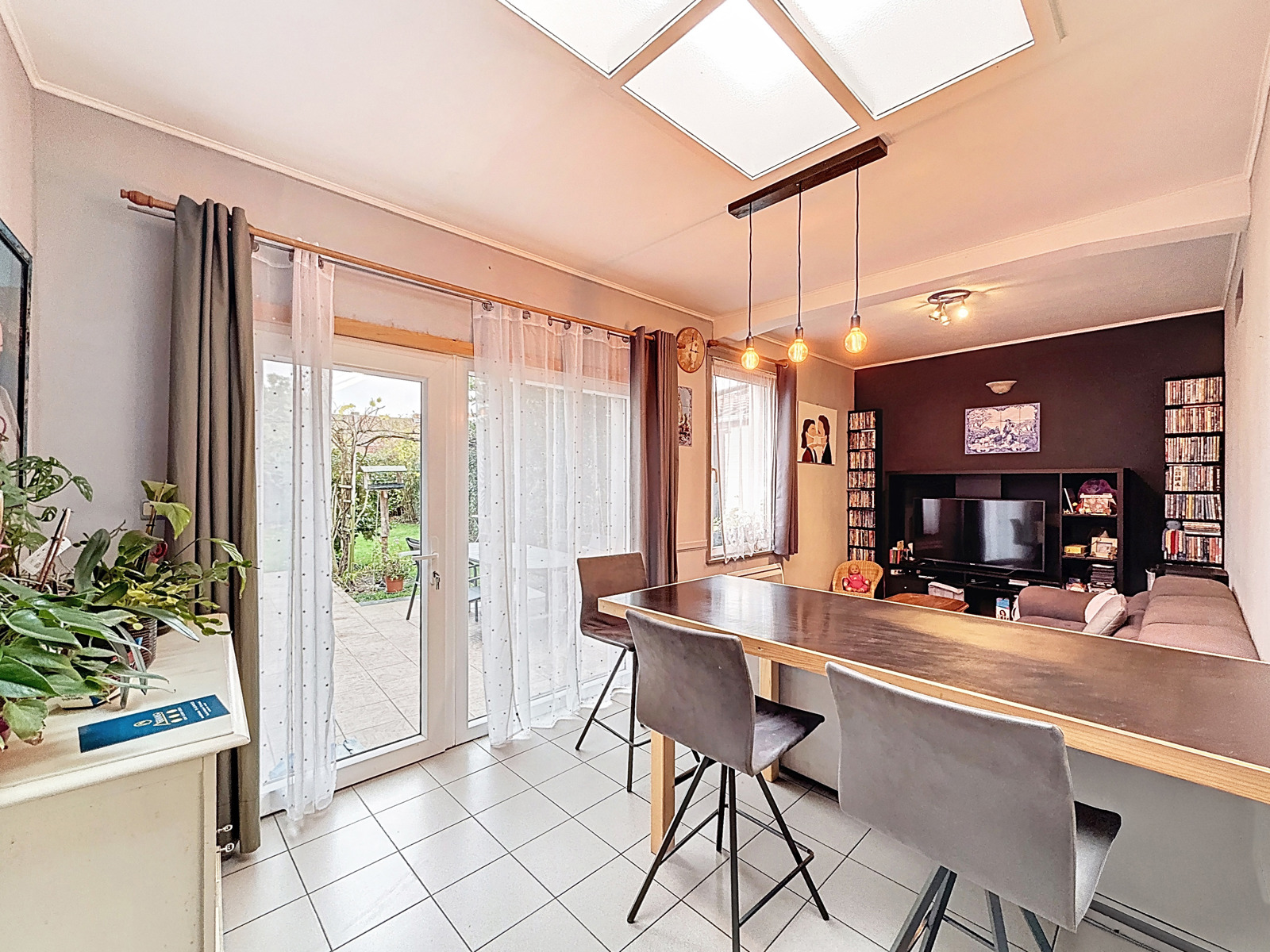 Spacieuse maison - 245 m² habitable avec garage et jardin