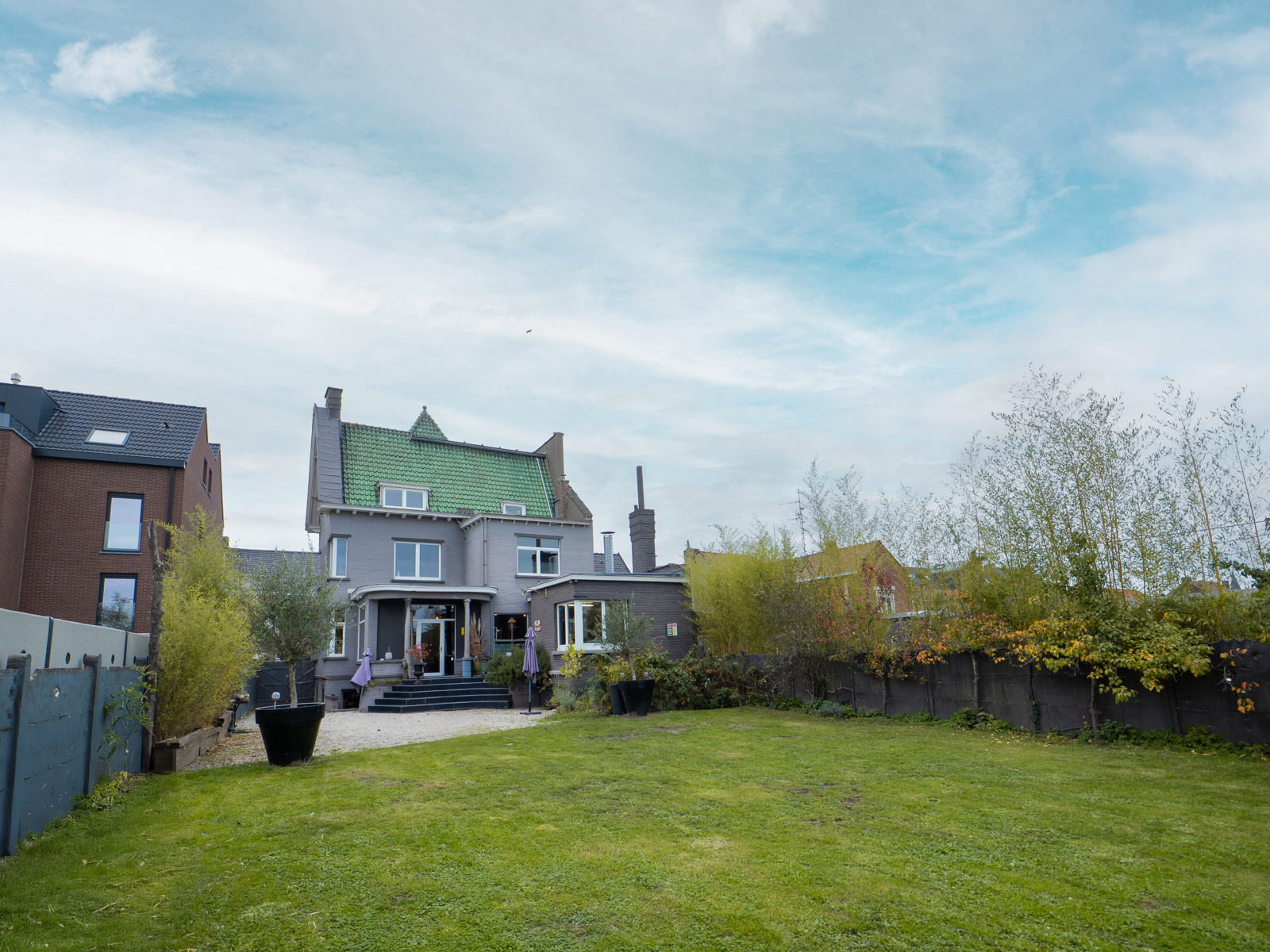 Maison de maître de caractère à usage mixte et beaux volumes