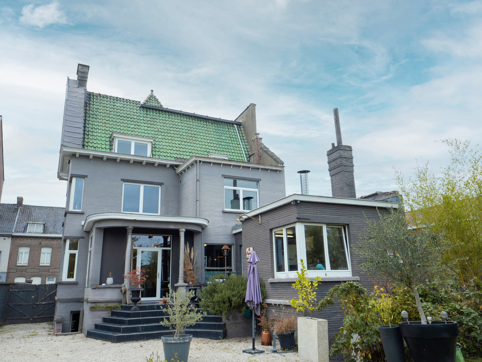 Maison de maître de caractère à usage mixte et beaux volumes