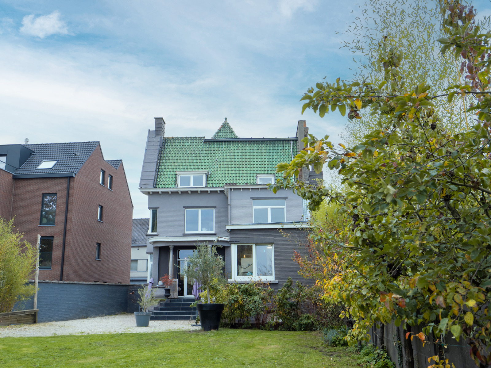 Maison de maître de caractère à usage mixte et beaux volumes