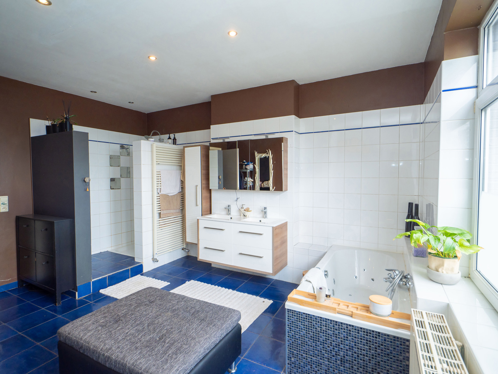 Maison de maître de caractère à usage mixte et beaux volumes