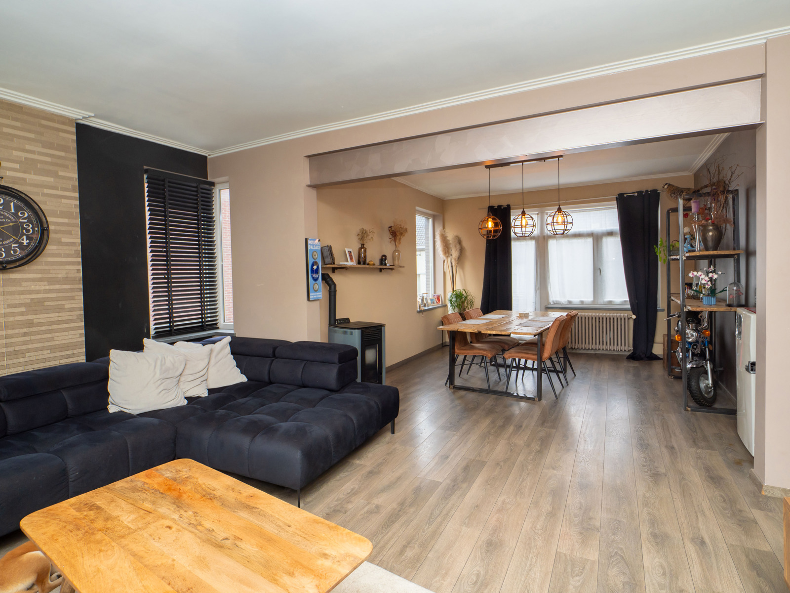 Maison de maître de caractère à usage mixte et beaux volumes