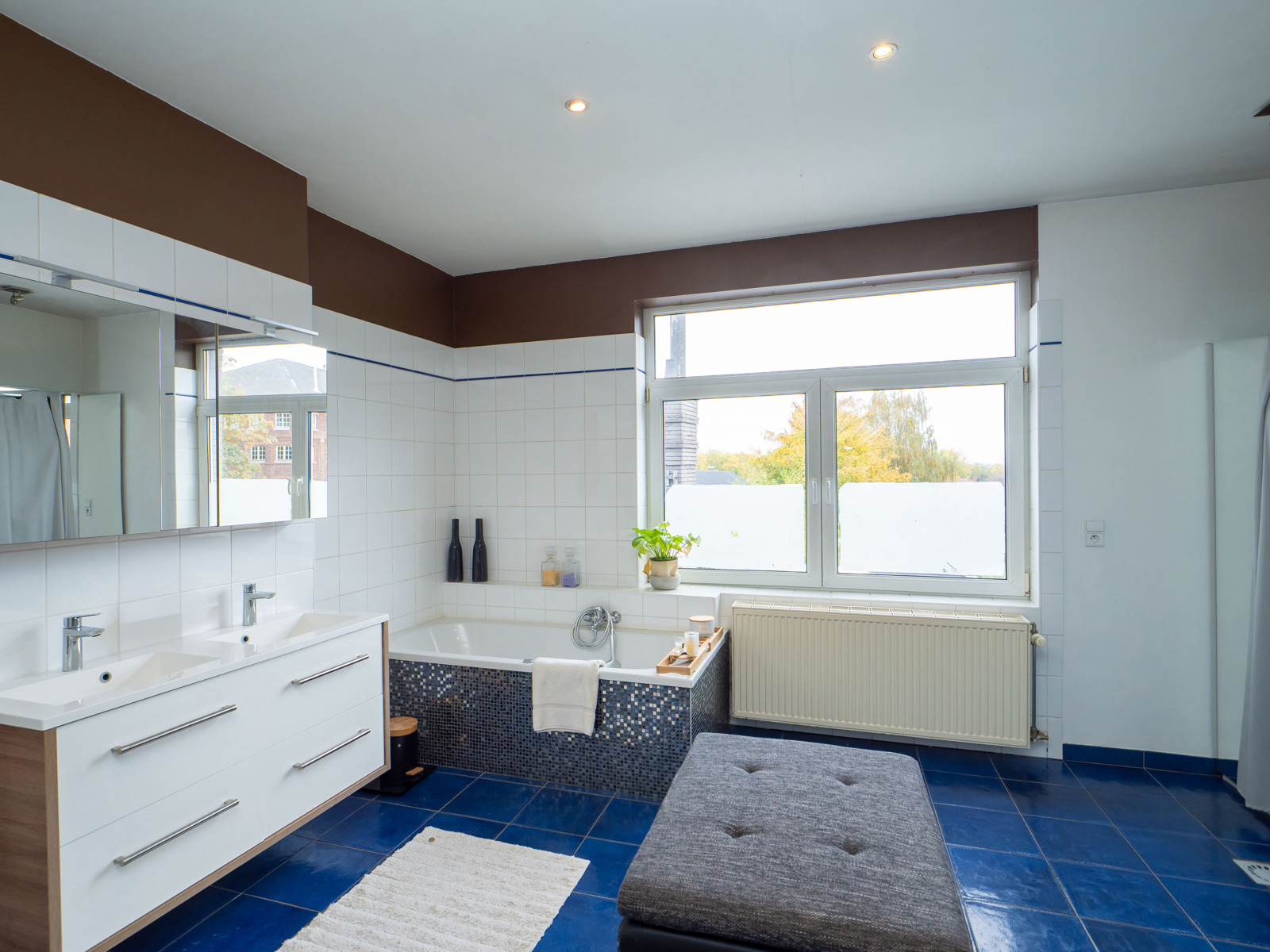 Maison de maître de caractère à usage mixte et beaux volumes