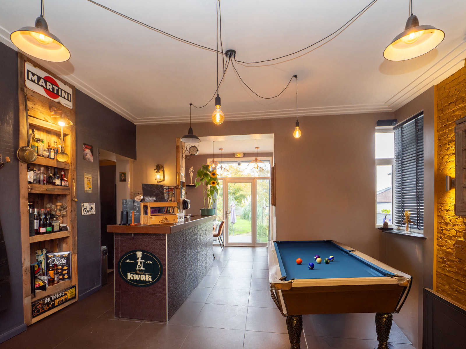 Maison de maître de caractère à usage mixte et beaux volumes