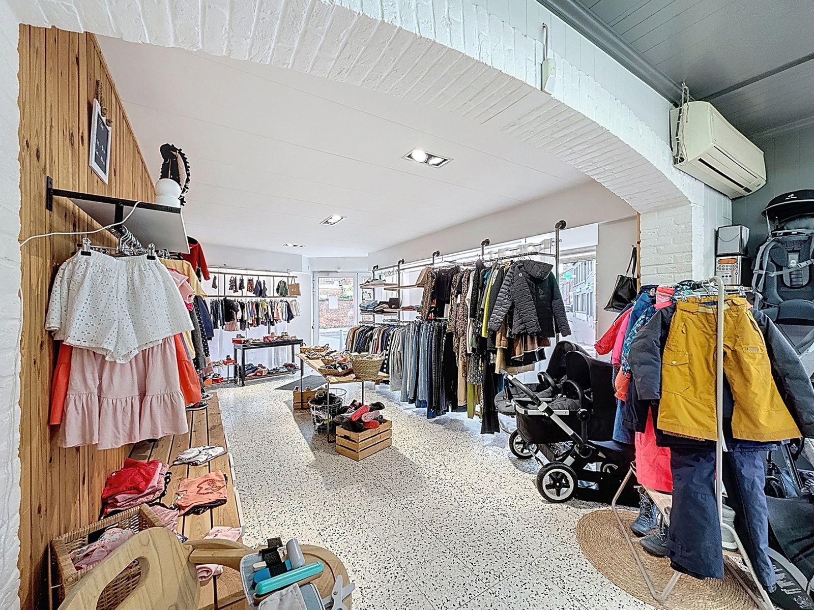 Immeuble usage multiple  250 m² au sol - Herseaux Place