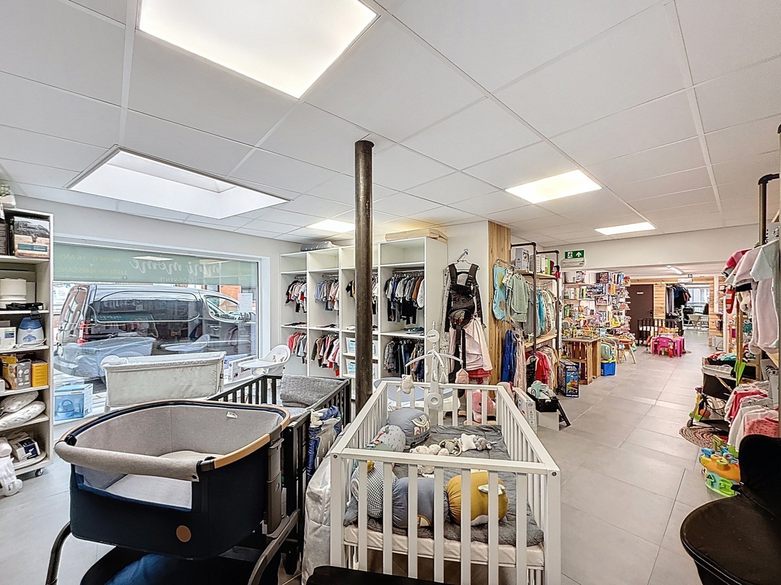 Immeuble usage multiple  250 m² au sol - Herseaux Place