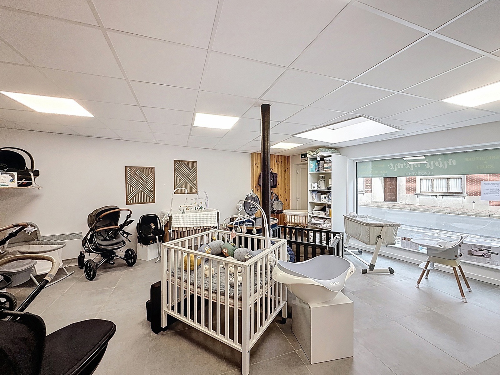 Immeuble usage multiple  250 m² au sol - Herseaux Place