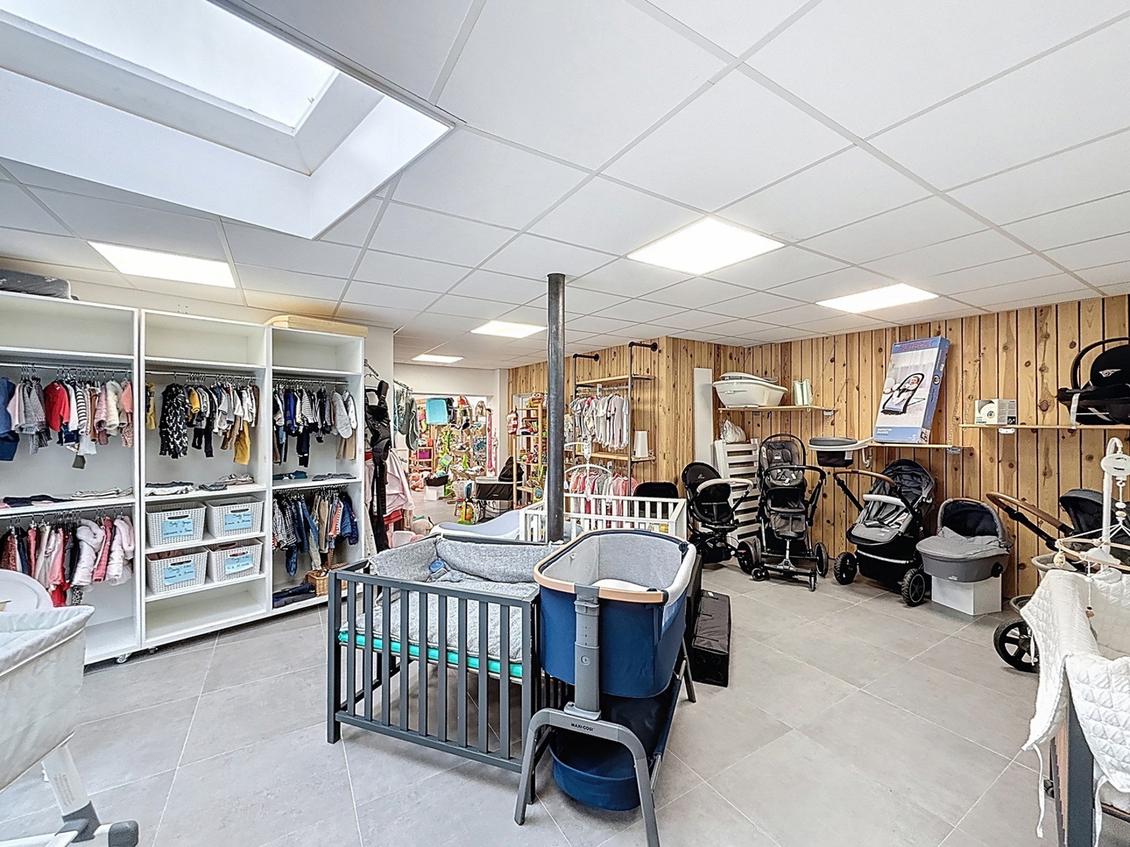 Immeuble usage multiple  250 m² au sol - Herseaux Place