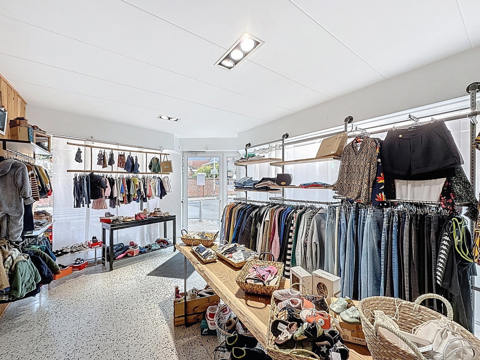 Immeuble usage multiple  250 m² au sol - Herseaux Place