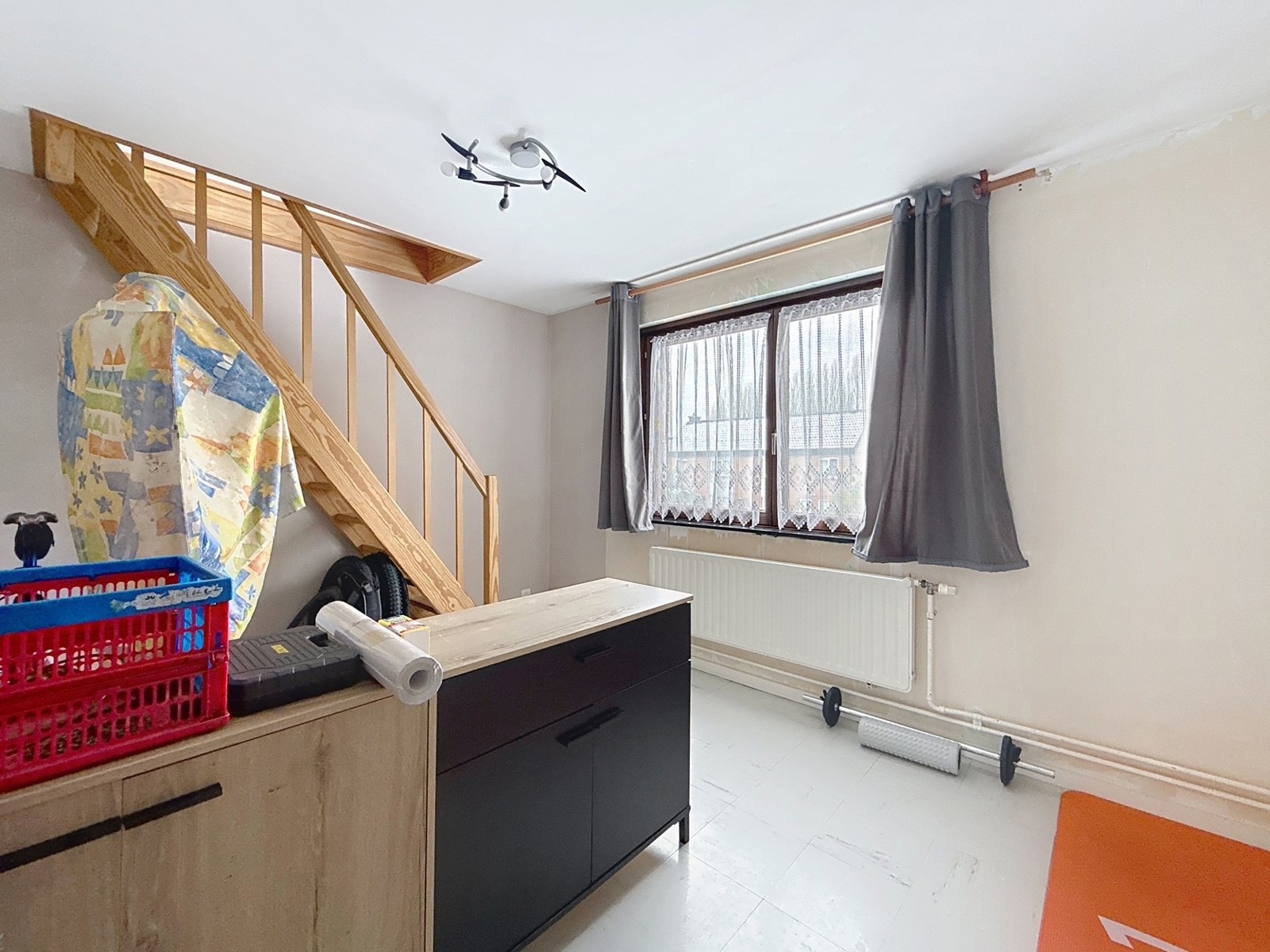 Maison avec 3 chambres, garage, parking et jardin 