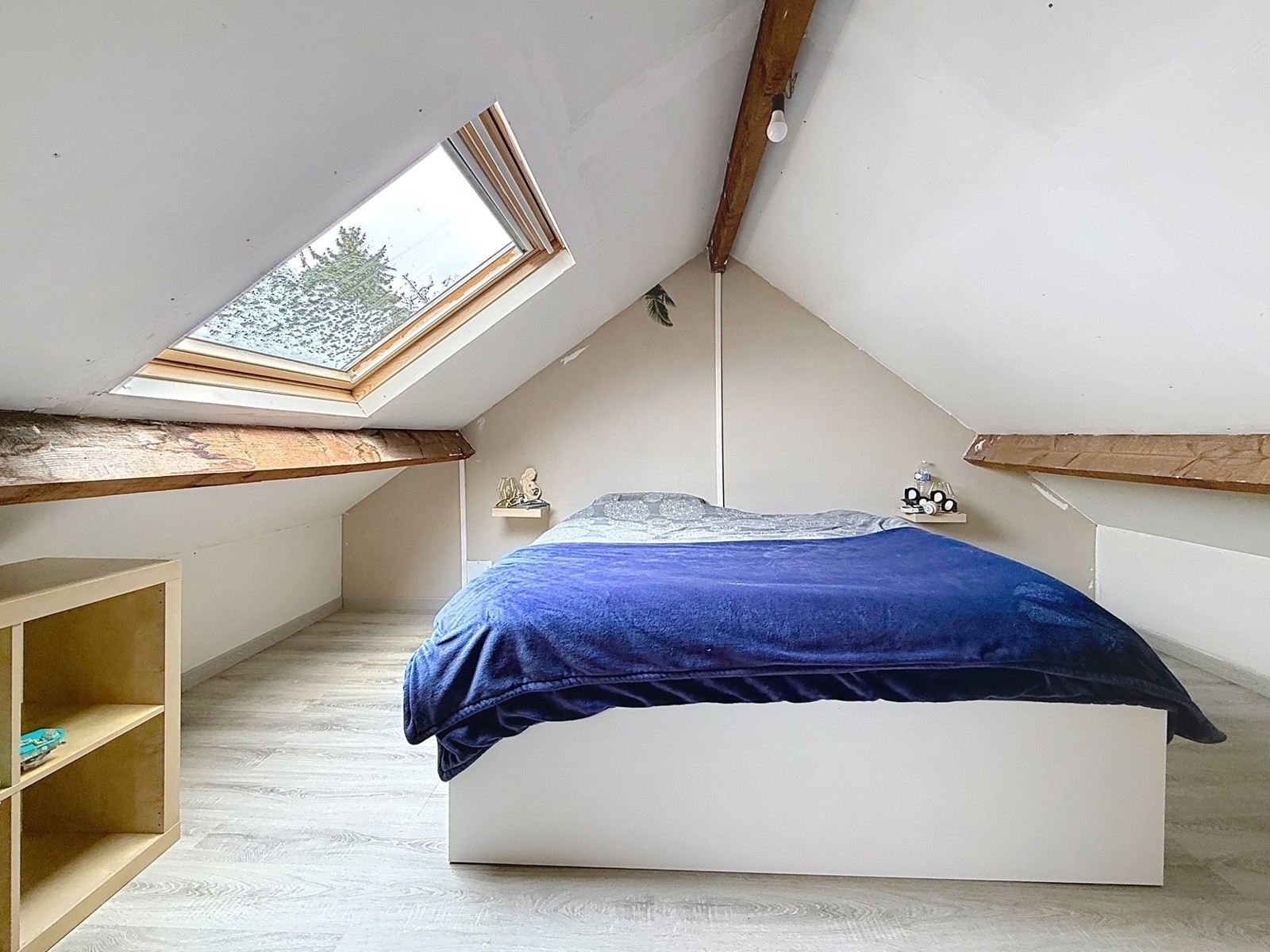 Maison avec 3 chambres, garage, parking et jardin 