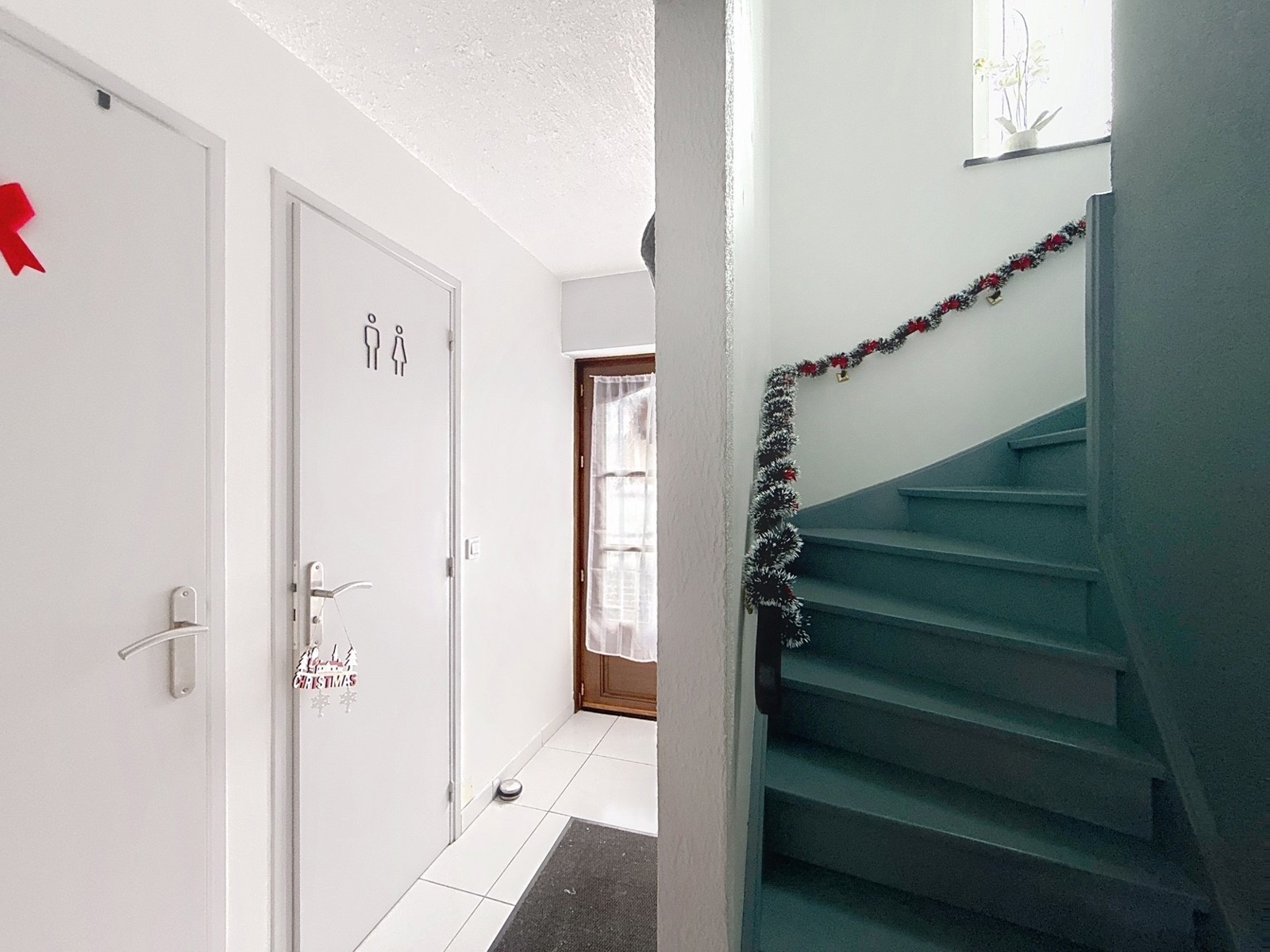 Maison avec 3 chambres, garage, parking et jardin 