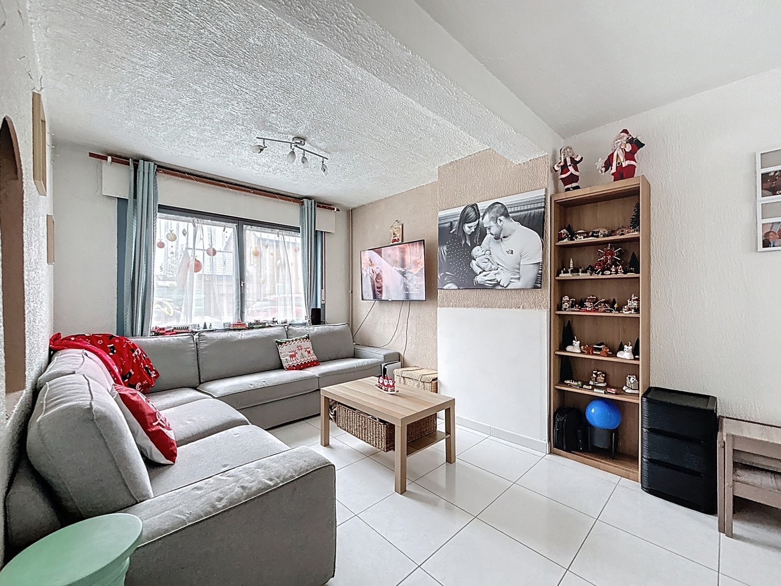 Maison avec 3 chambres, garage, parking et jardin 