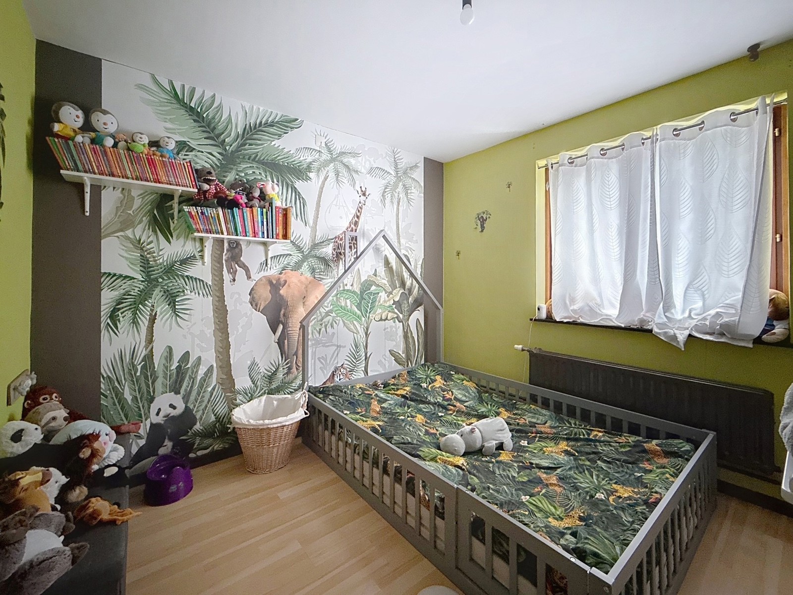 Maison avec 3 chambres, garage, parking et jardin 