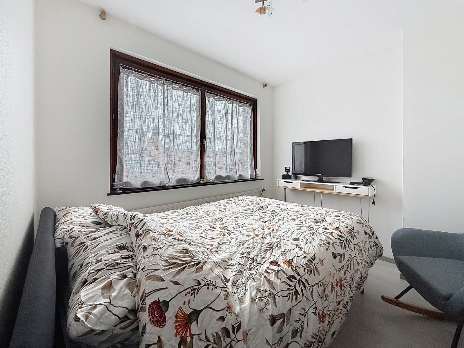 Maison avec 3 chambres, garage, parking et jardin 