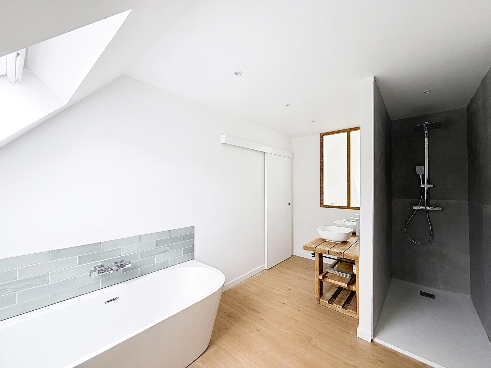 Maison avec jardin rénovée à Pecq