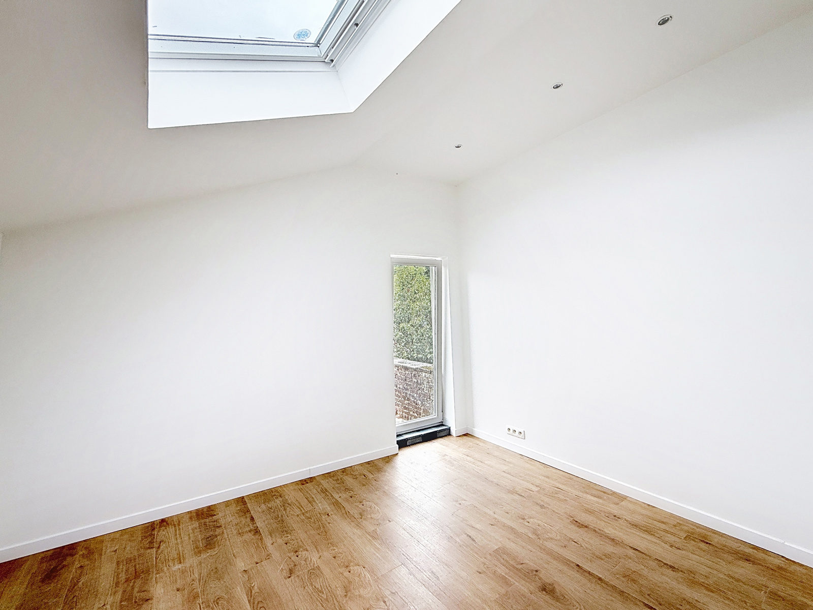 Maison avec jardin rénovée à Pecq