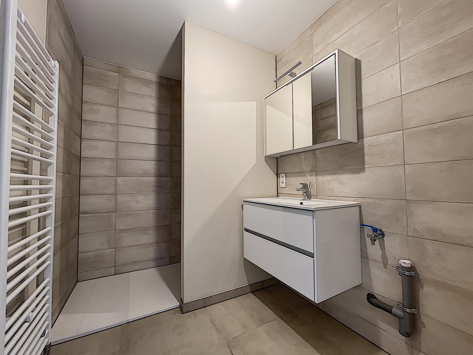 Bel appartement neuf deux chambres à Pecq