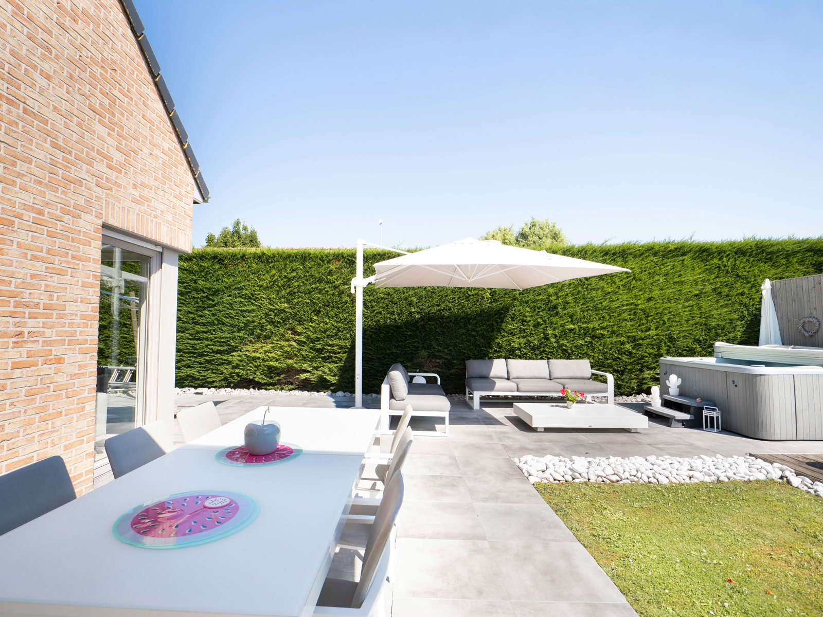 Élégante Villa avec piscine et double garage à Estaimbourg
