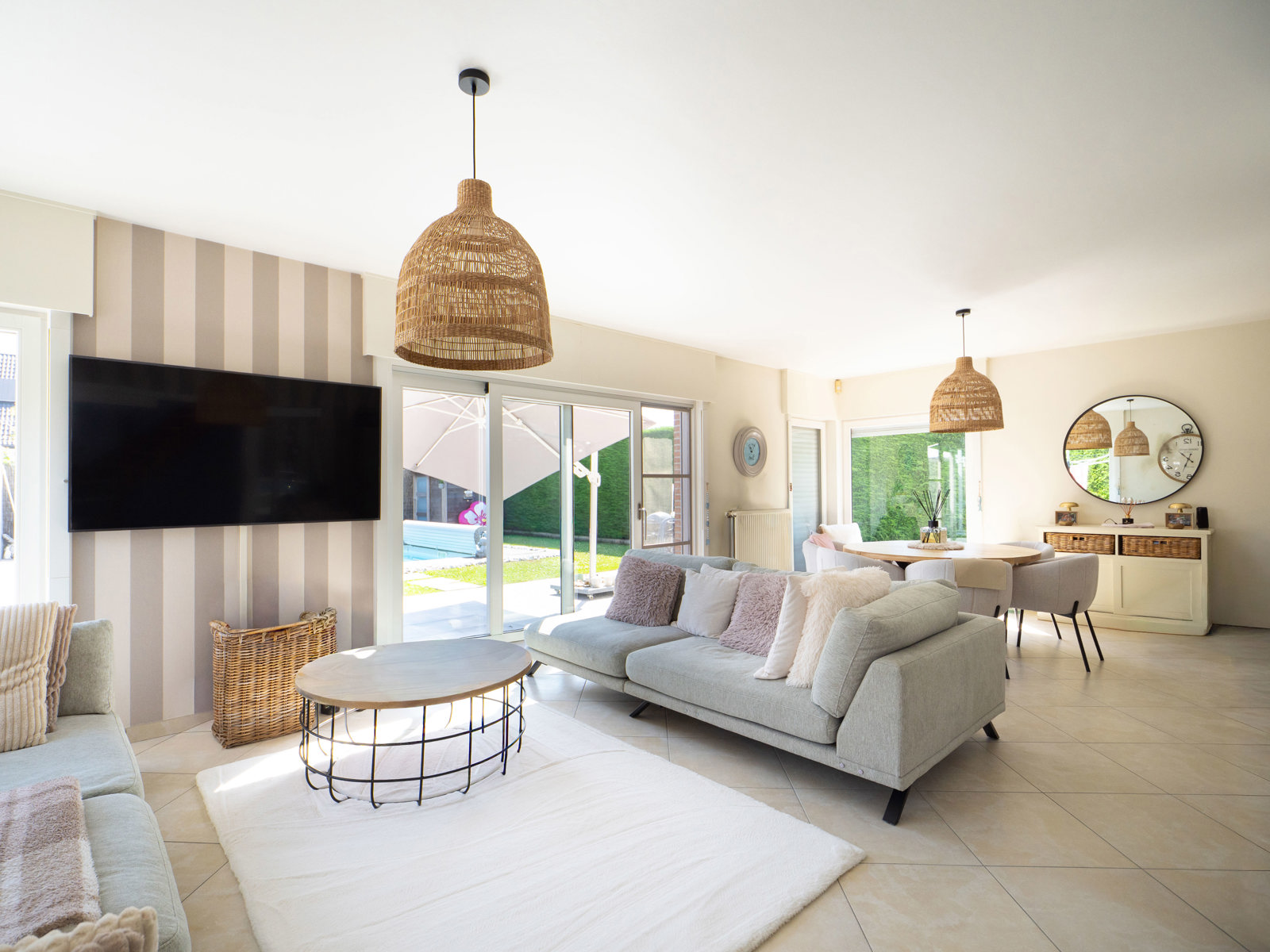 Élégante Villa avec piscine et double garage à Estaimbourg