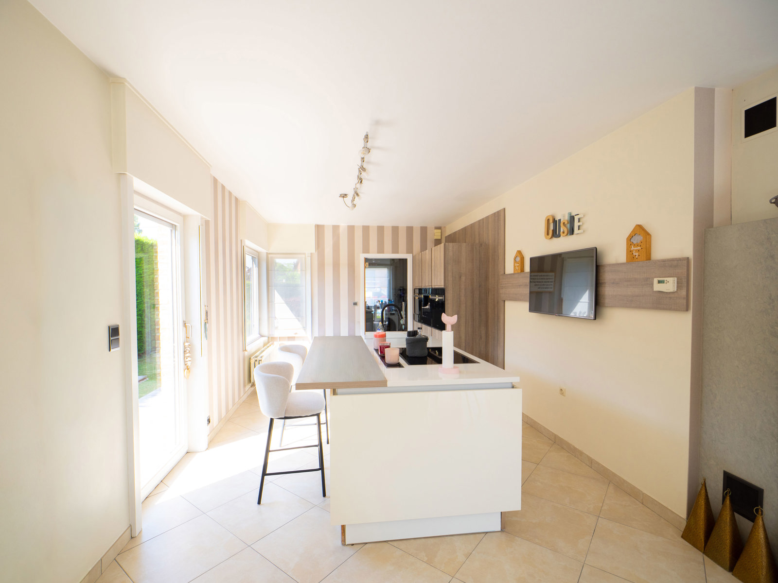 Élégante Villa avec piscine et double garage à Estaimbourg