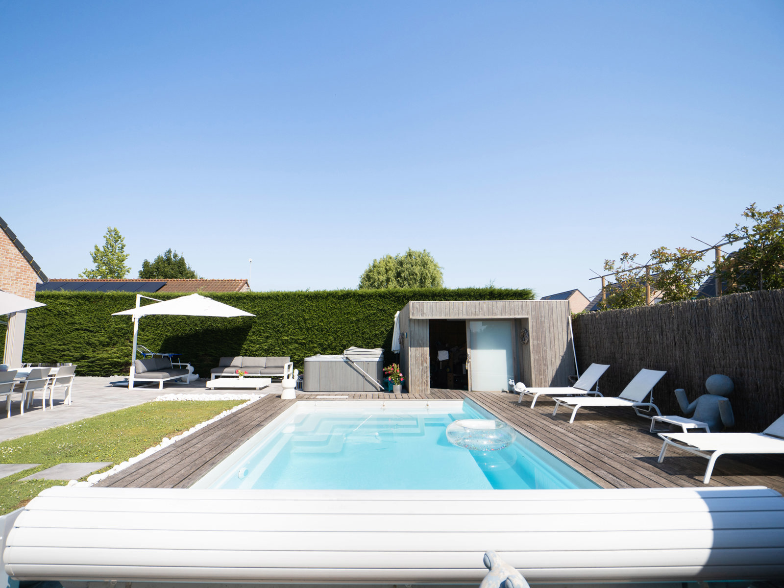Élégante Villa avec piscine et double garage à Estaimbourg