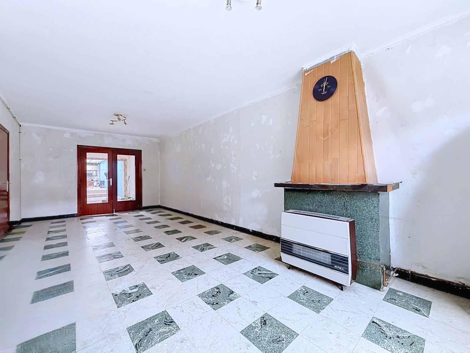 Habitation avec beau potentiel et garage proche de Luingne