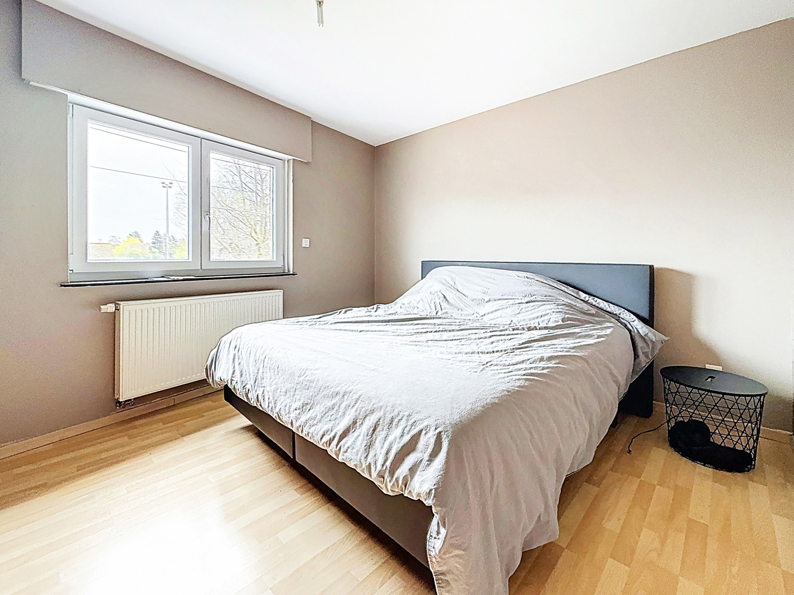 Maison entièrement rénovée avec jardin et garage