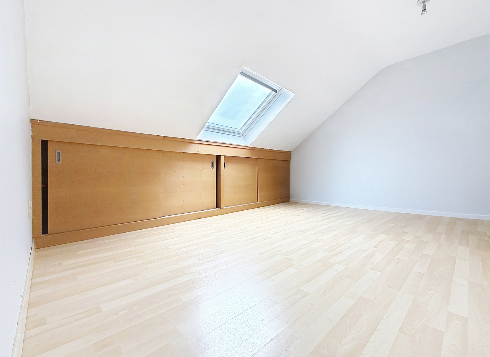 Maison entièrement rénovée avec jardin et garage