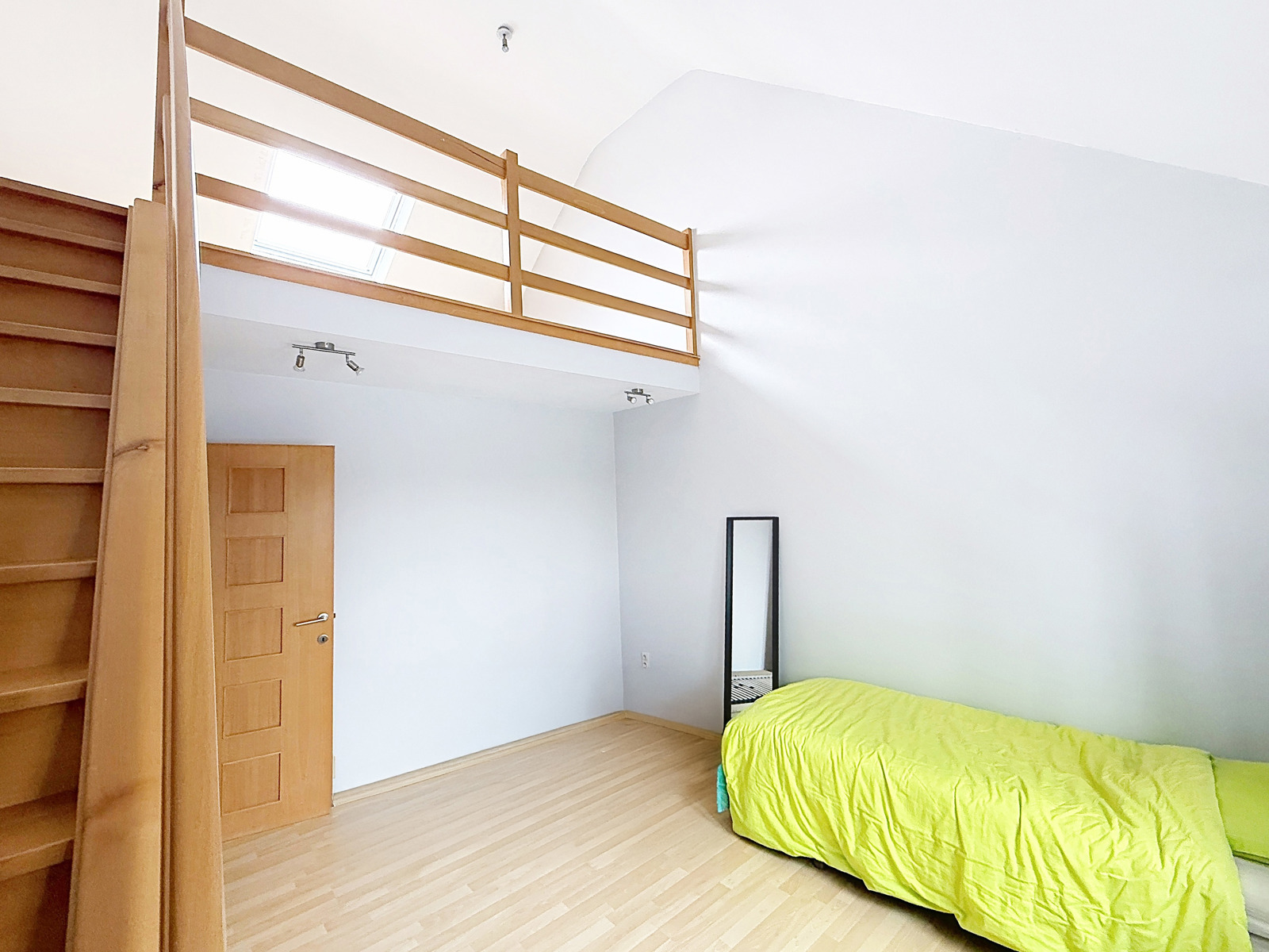 Maison entièrement rénovée avec jardin et garage