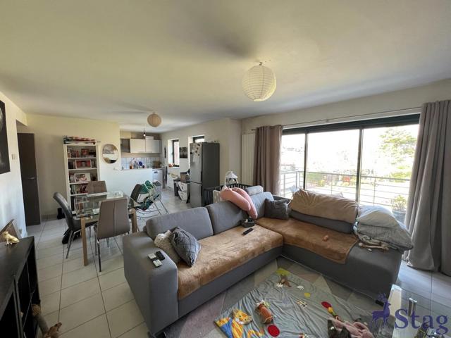 Bel appartement 2 chambres, terrasse et parking