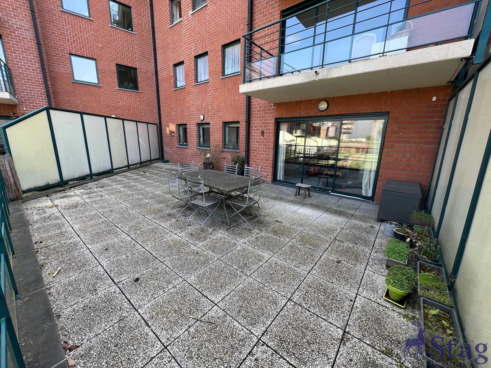 Spacieux appartement 2 chambres, terrasse, parking et cave