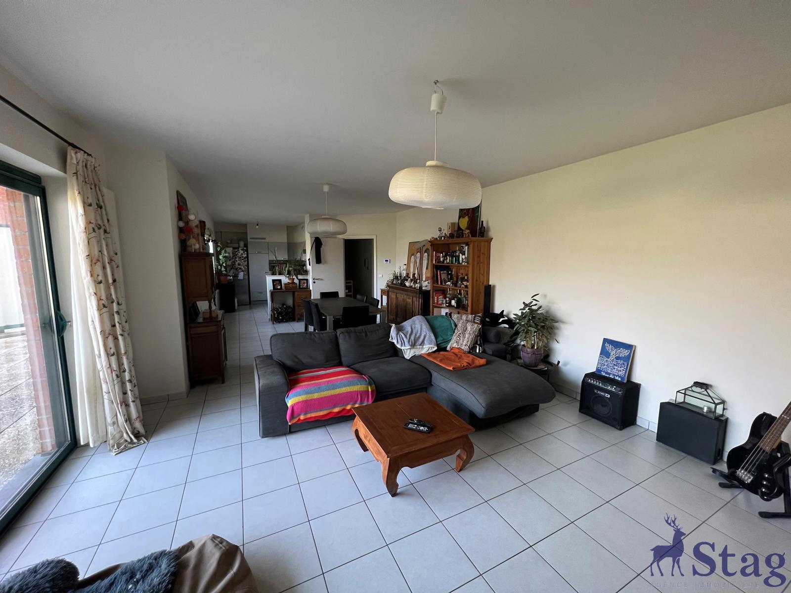 Spacieux appartement 2 chambres, terrasse, parking et cave