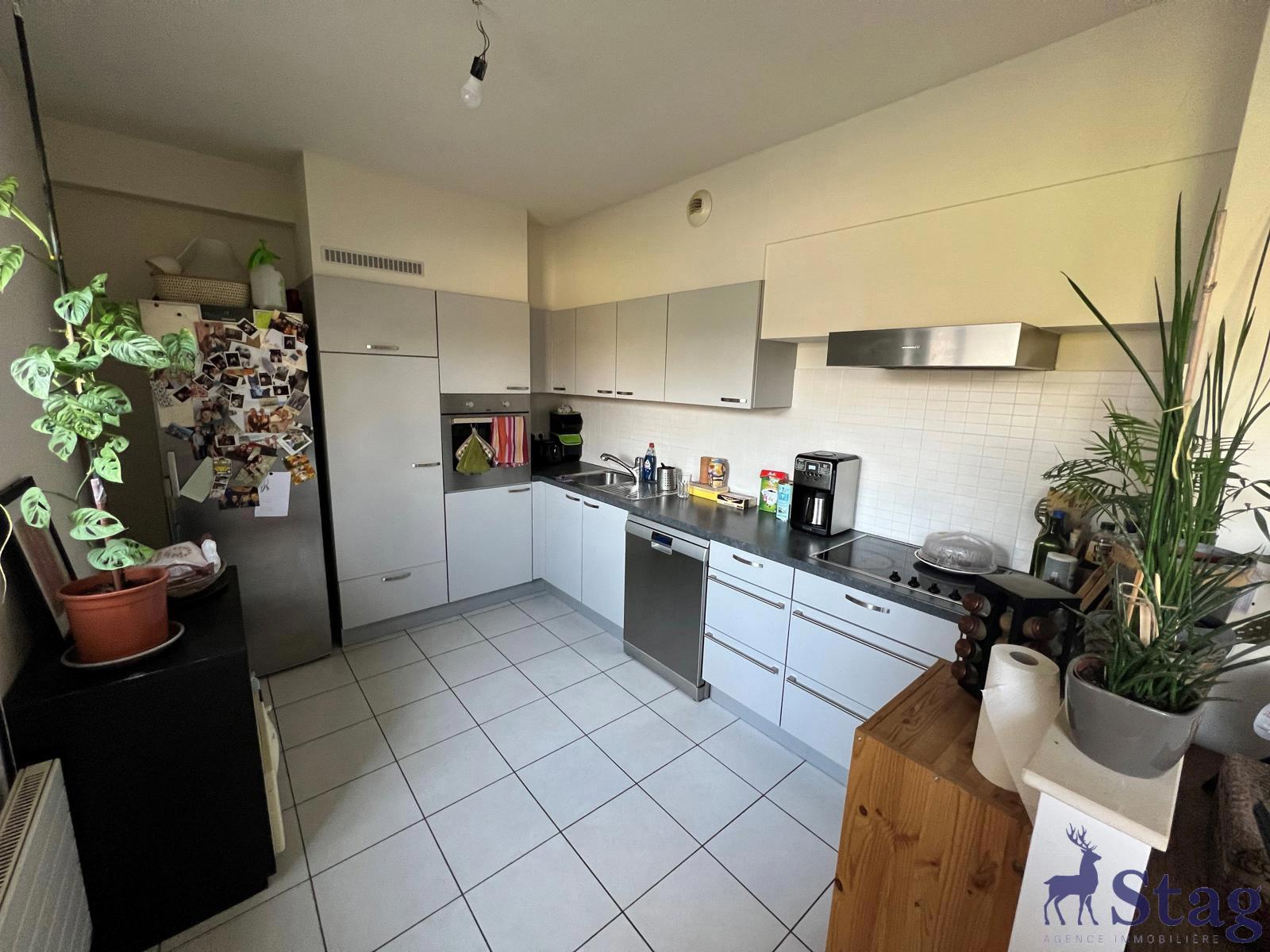 Spacieux appartement 2 chambres, terrasse, parking et cave