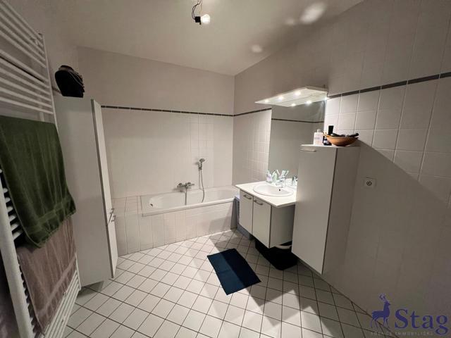 Spacieux appartement 2 chambres, terrasse, parking et cave