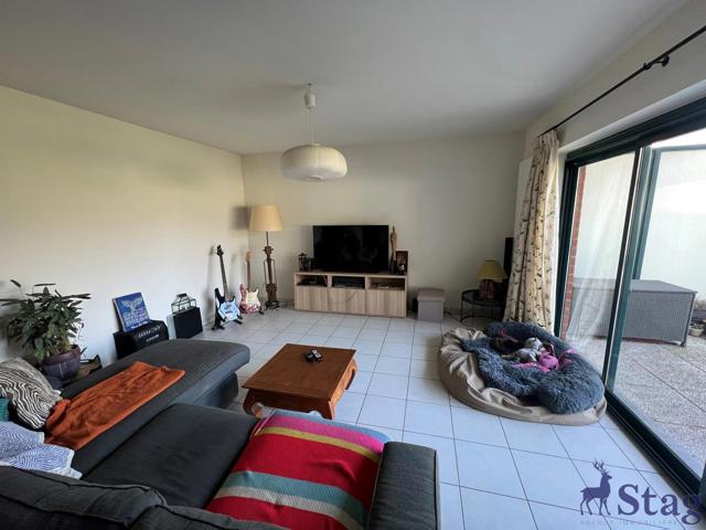Spacieux appartement 2 chambres, terrasse, parking et cave