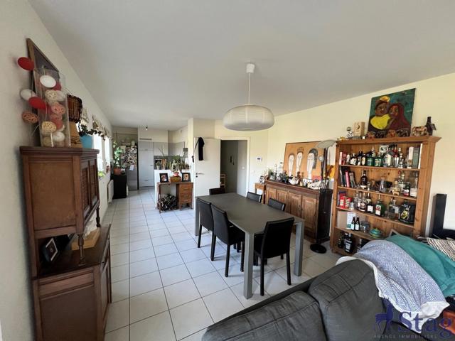 Spacieux appartement 2 chambres, terrasse, parking et cave