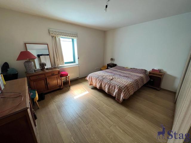 Spacieux appartement 2 chambres, terrasse, parking et cave