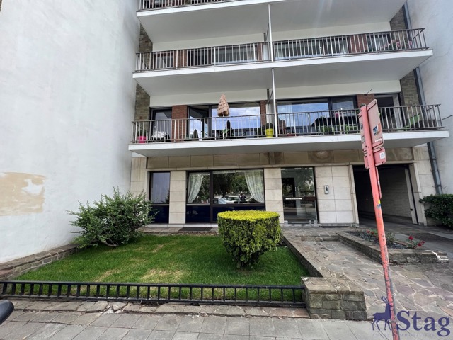 Lumineux appartement 1 chambre, cour, garage et cave