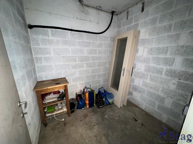 Lumineux appartement 1 chambre, cour, garage et cave
