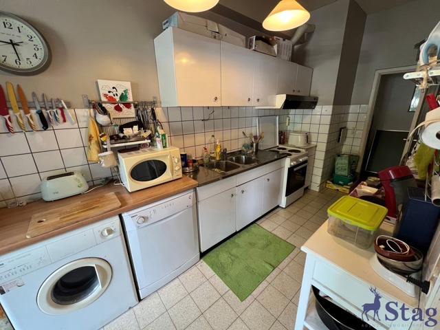 Lumineux appartement 1 chambre, cour, garage et cave